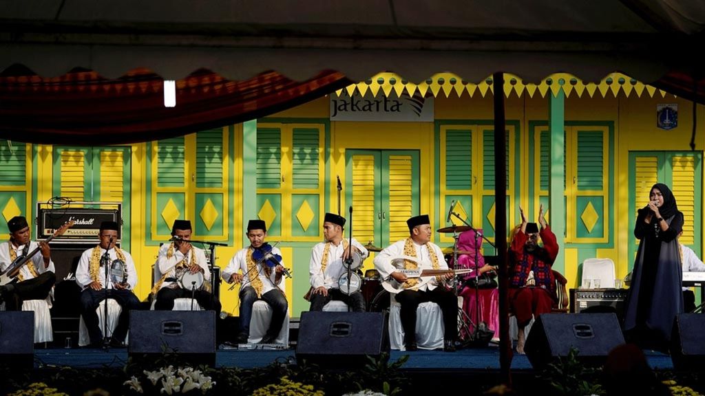 Aksi Gambus Allegro memeriahkan Warisan Budaya Takbenda di Taman Benyamin Suaeb, Jatinegara, Jakarta Timur, November 2018.  Acara tersebut berisi pertunjukan budaya, kuliner, dan kerajinan khas Betawi.