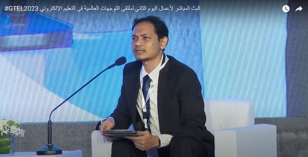 Dosen UII Yogyakarta, Ahmad Munasir Rafie Pratama, berbicara dalam konferensi 2nd Annual Forum on Global Trends in E-Learning (GTEL) di Riyadh, Arab Saudi, pada 24 Januari 2023. Foto diambil dari tangkapan layar video di akun Youtube SaudiEUniversity.