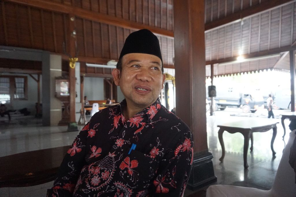 Bupati Banyumas Achmad Husein memberikan keterangan pers di Purwokerto, Banyumas, Jawa Tengah, Selasa (6/9/2022).