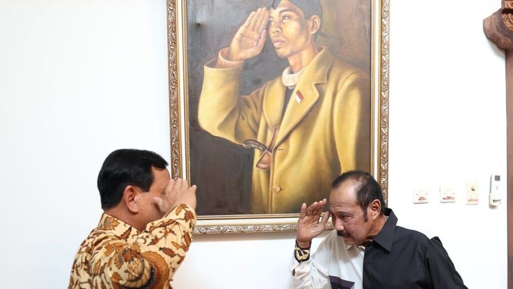 Prabowo Subianto mengunjungi mantan komandannya di Kopassus, Minggu (8/5/2022). Prabowo dan Subagyo HS saling mendoakan.