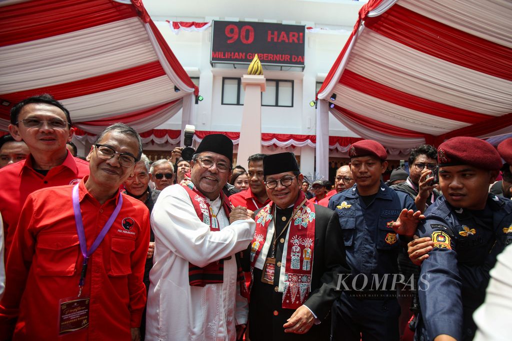 Pasangan bakal calon gubernur dan wakil gubernur DKI Jakarta, Pramono Anung dan Rano Karno, foto bersama setelah mendaftarkan diri untuk Pilkada DKI Jakarta 2024 di KPU DKI Jakarta, Rabu (28/8/2024). 