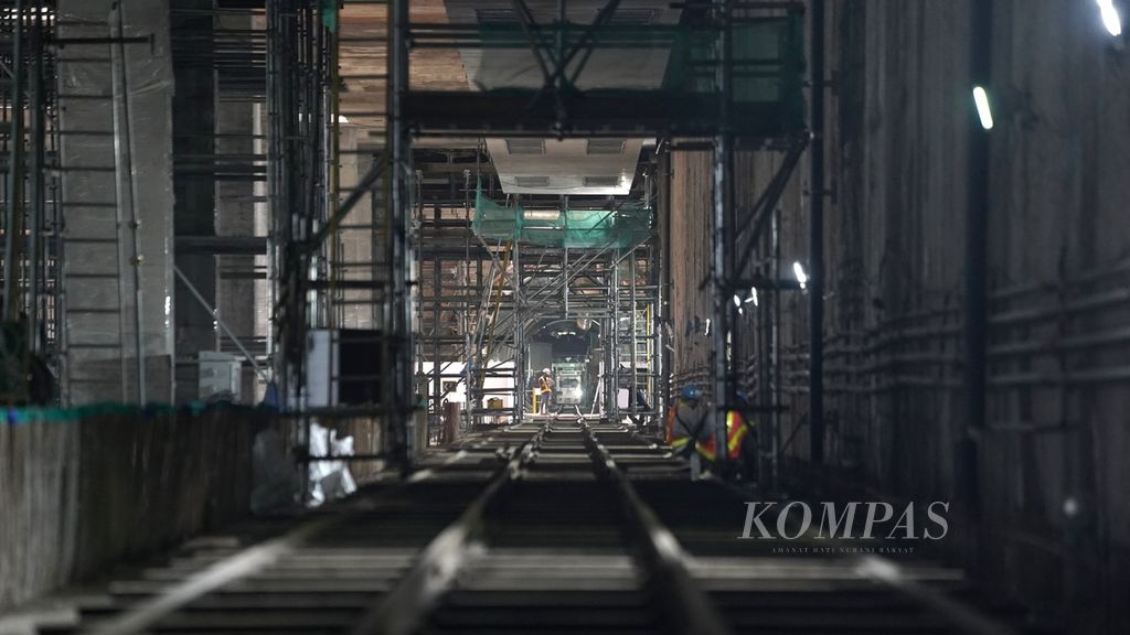 Phase 2A CP 201 Jakarta MRT project work (Thamrin and Monas Stations) around Monas, Central Jakarta, Tuesday (21/3/2023). Progress as of 25 February 2023, construction has reached 53.03 percent.