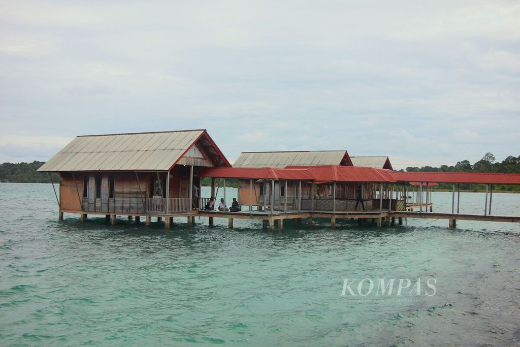 Suasana Pantai Pulau Balai, Kecamatan Kepulauan Banyak, Kabupaten Aceh Singkil, Aceh, Rabu (5/7/2023), menjadi salah satu lokasi wisata favorit di sana. Pesona bahari Pulau Banyak menjadi daya tarik bagi wisatawan.