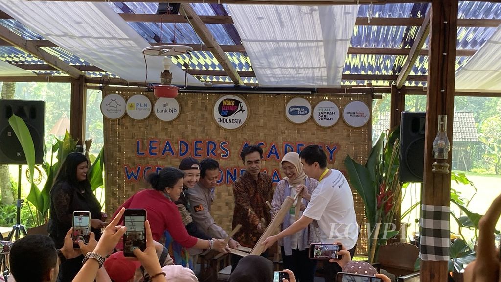 Suasana pembukaan Leaders Academy di Kabupaten Bogor, Jawa Barat, Jumat (2/6/2023). Leaders Academy adalah pelatihan bagi <i>leaders </i>atau pegiat lingkungan yang tergabung dalam World Cleanup Day di semua provinsi di Indonesia. 