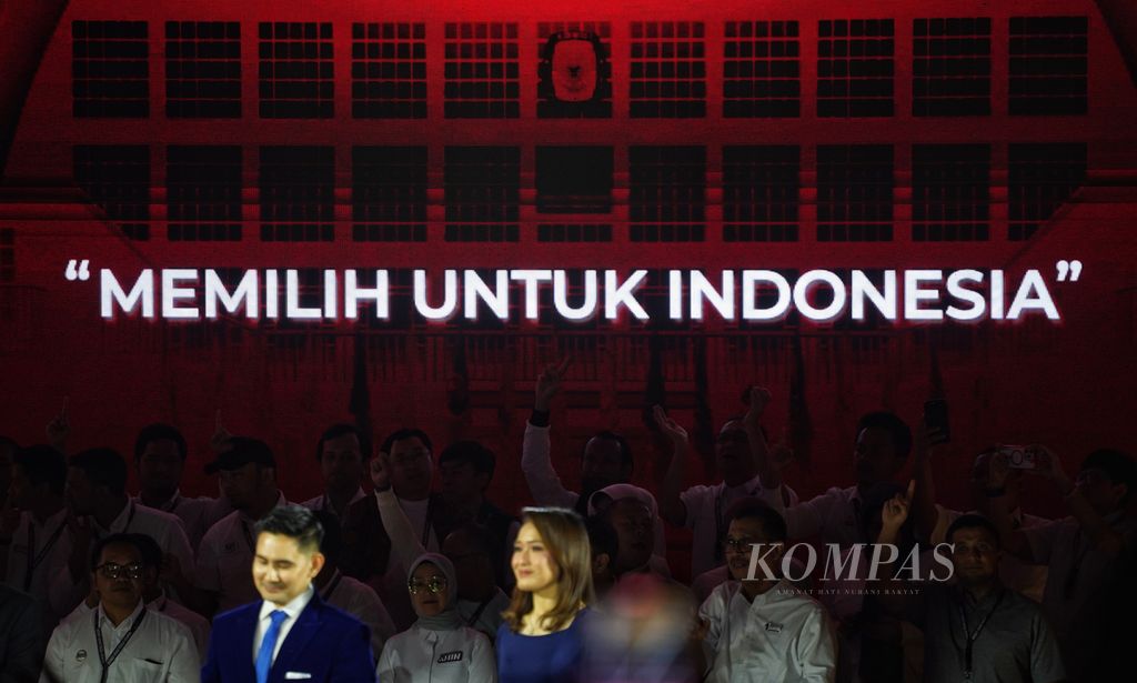 Salah satu tampilan layar saat digelar Debat Calon Presiden Pemilu 2024 Putaran Ketiga di Istora Senayan, Kompleks Gelora Bung Karno, Jakarta, Minggu (7/1/2024). 