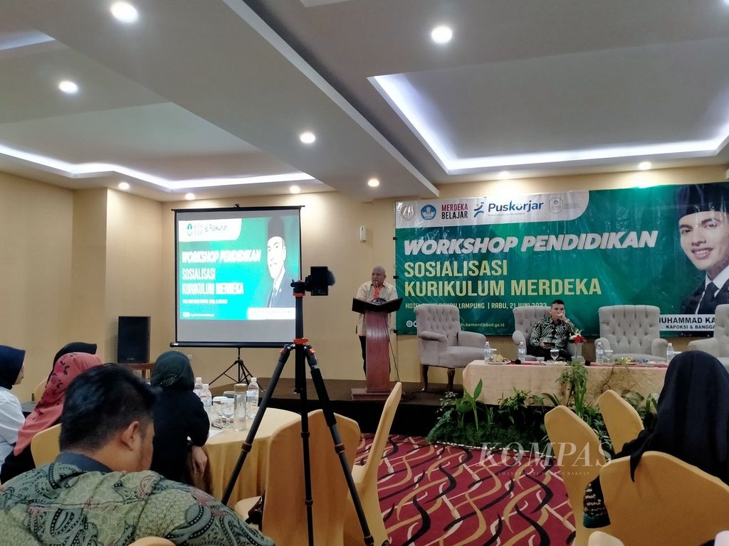 Acara sosialisasi Kurikulum Merdeka diikuti oleh sekitar 100 peserta yang merupakan perwakilan kepala sekolah dan guru di Bandar Lampung, Lampung, Rabu (21/6/2023).