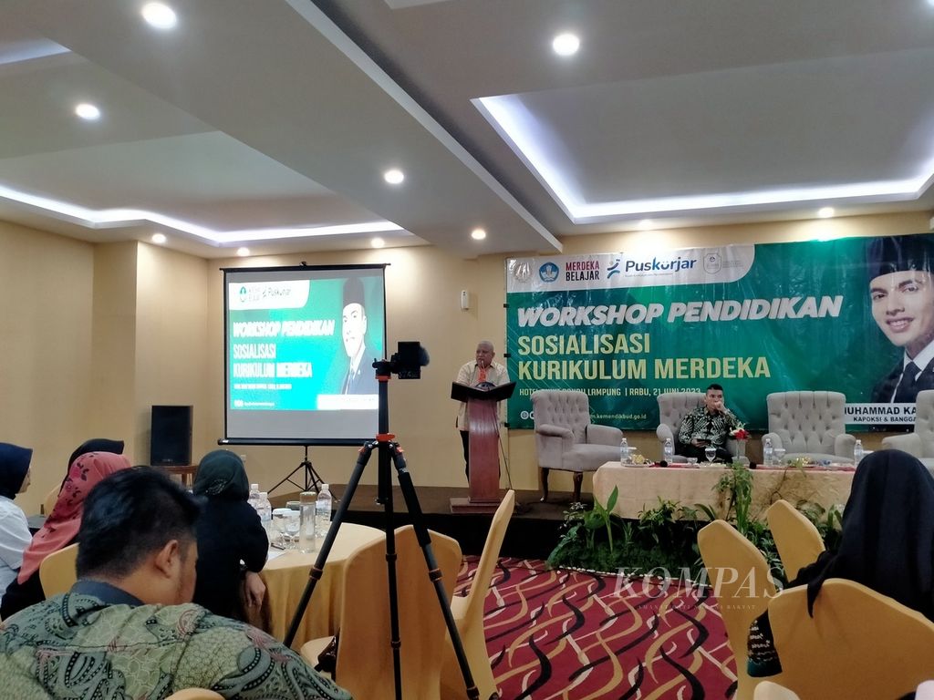 Acara sosialisasi kurikulum merdeka diikuti oleh sekitar 100 peserta yang merupakan perwakilan kepala sekolah dan guru di Bandar Lampung, Rabu (21/6/2023).