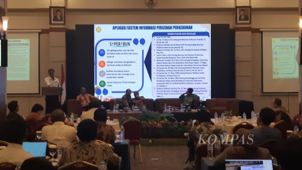 Suasana sosialisasi Self-reporting Tata Kelola Industri Kelapa Sawit dan Optimalisasi Penerimaan Negara di Palangkaraya, Kalimantan Tengah, Kamis (6/7/2023). 