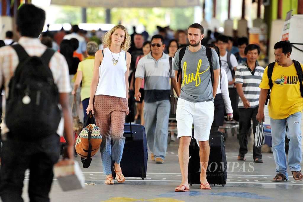 Kedatangan wisatawan mancanegara di Bandara Internasional Ngurah Rai Bali, pekan lalu. 