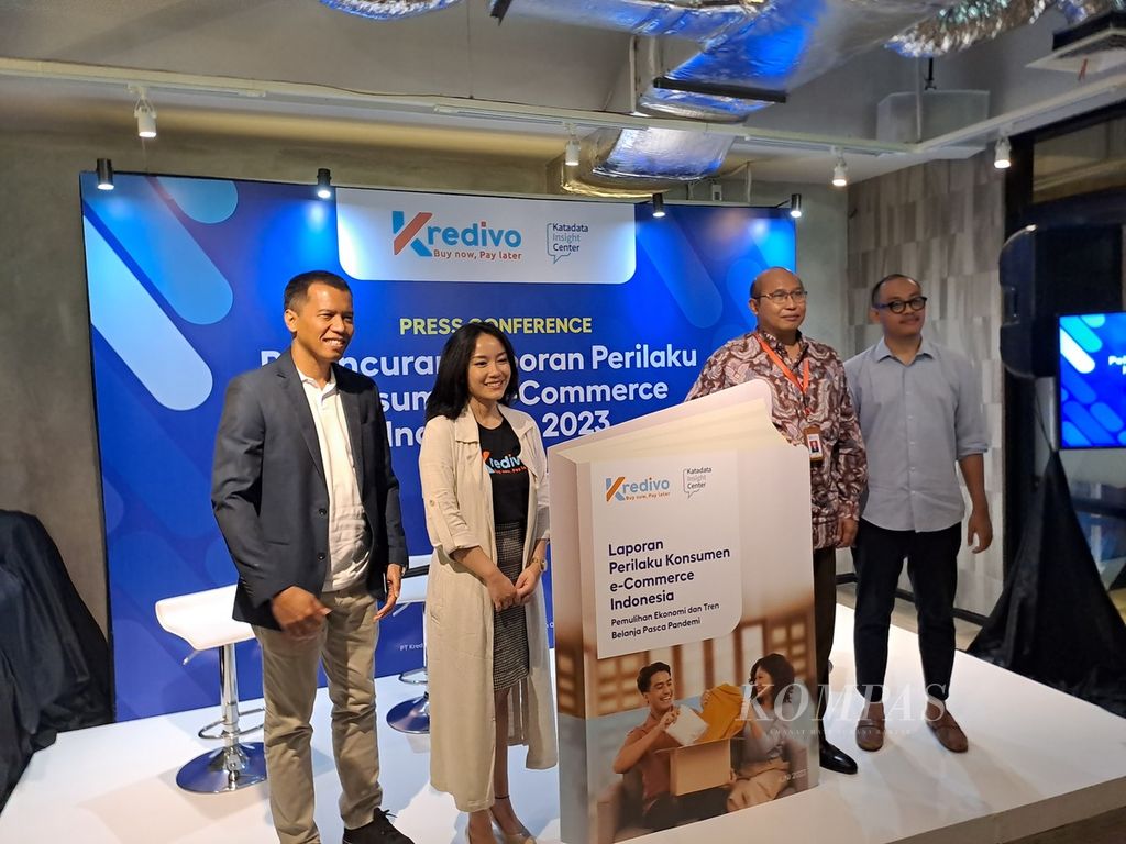 Peluncuran riset ”Laporan Perilaku Konsumen E-commerce Indonesia 2023: Pemulihan Ekonomi dan Tren Belanja Pascapandemi” yang dirilis oleh Kredivo bekerja sama dengan Katadata Insight Center, Jakarta, Rabu (14/6/2023).