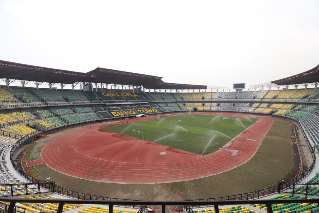 Stadion Gelora Bung Tomo, Surabaya, Jawa Timur, diabadikan pada 2021 yang menjadi tempat pelaksanaan pertandingan Piala Dunia U-20 pada 2023. Surabaya termasuk dalam enam tuan rumah penyelenggaraan Piala Dunia U-20 di Indonesia pada 20 Mei - 11 Juni 2023.
