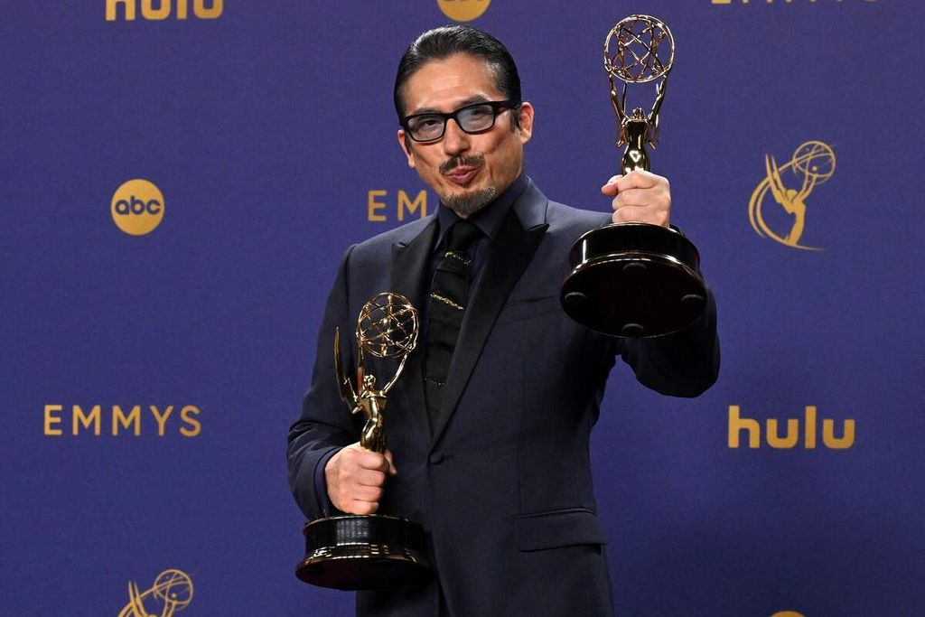 Aktor Jepang, Hiroyuki Sanada, meraih penghargaan Aktor Utama Terbaik dalam Seri Drama untuk film <i>Shogun</i> pada Emmy Awards Ke-76 di Peacock Theatre, Los Angeles, AS, Minggu (15/9/2024). 