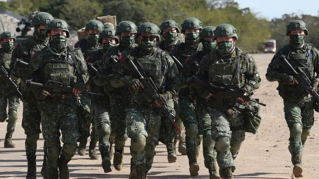 Militer Taiwan unjuk kekuatan militer dalam menghadapi China yang dianggap memancing keributan di wilayah Selat Taiwan. Provokasi militer China mengancam perdamaian kawasan regional. 
