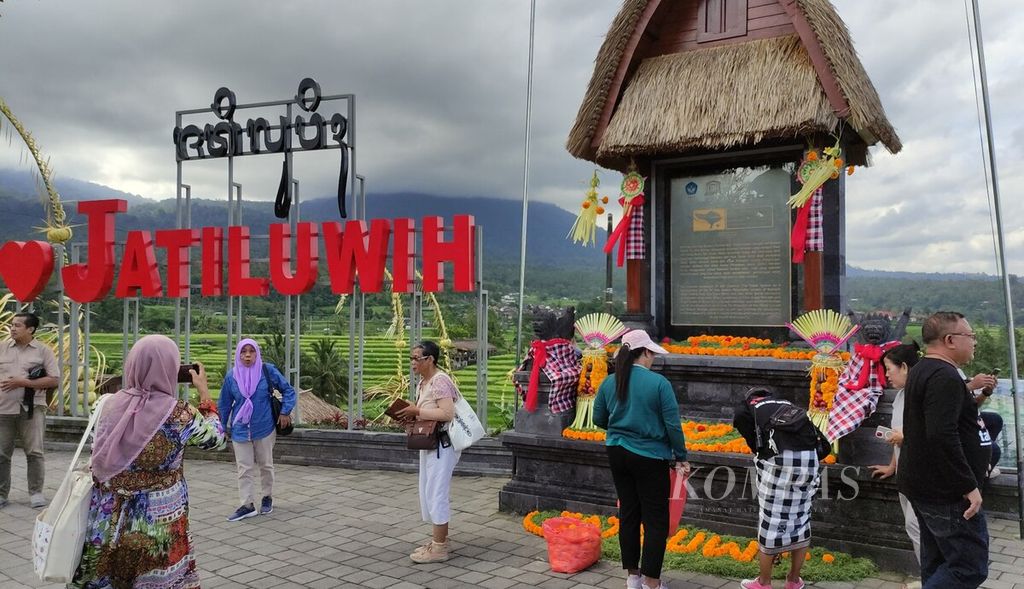 Kawasan persawahan Jatiluwih di Kecamatan Penebel, Kabupaten Tabanan, Bali, memiliki panorama menarik. Lanskap subak Jatiluwih sudah ditetapkan UNESCO sebagai warisan budaya dunia. Tampak suasana di Jatiluwih menjelang kedatangan Menteri Pariwisata dan Ekonomi Kreatif beserta rombongan, Jumat (3/5/2024).