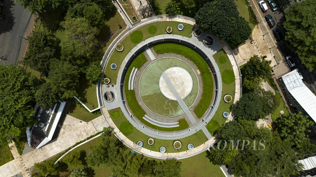 Foto aerial dengan Mavic 3 Classic Taman Literasi Martha Christina Tiahahu di Blok M, Jakarta Selatan, Minggu (23/10/2022).