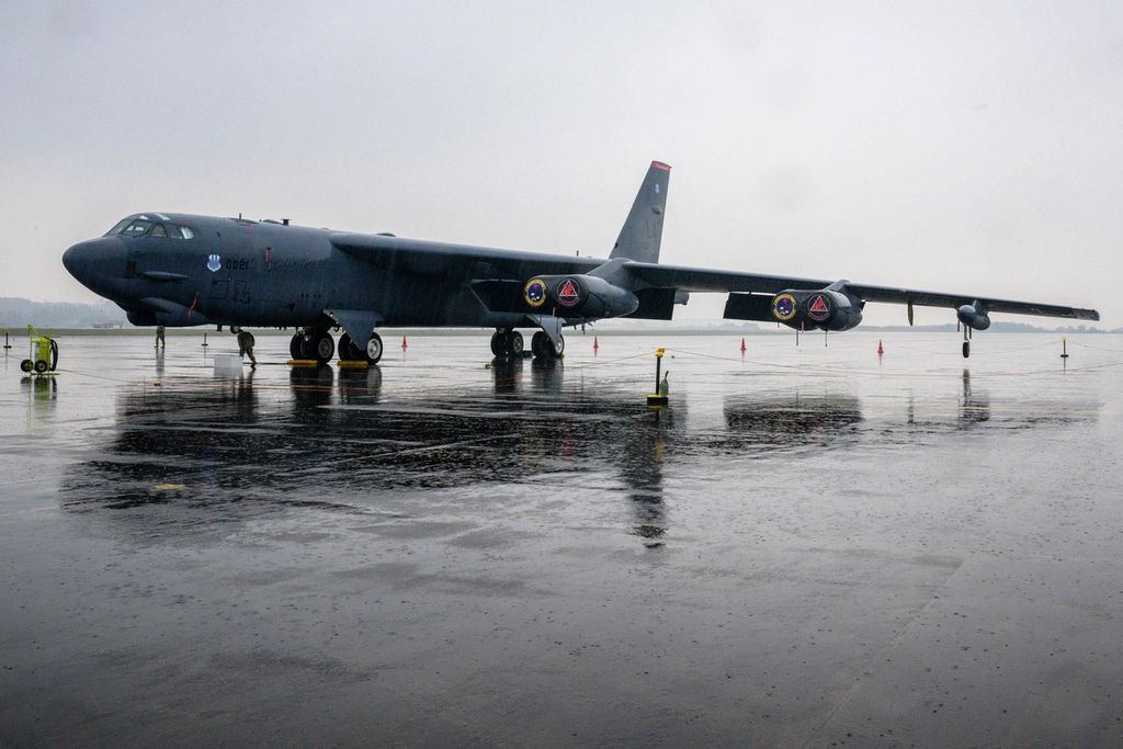 Pesawat pengebom strategis B-52H milik Amerika Serikat di Pangkalan Udara Cheongju, Korea Selatan, pada Kamis (19/10/2023). Bersama Jepang, AS-Korsel menggelar latihan perang udara bersama untuk pertama kali pada Minggu (22/10/2023).