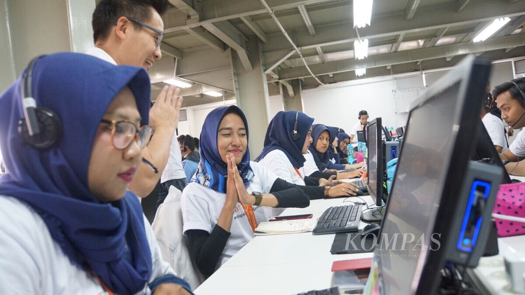 Suasana ruang kerja dari "Arisan Mapan", sebuah usaha rintisan berbasis teknologi layanan keuangan, di Yogyakarta, Kamis (28/2/2019).