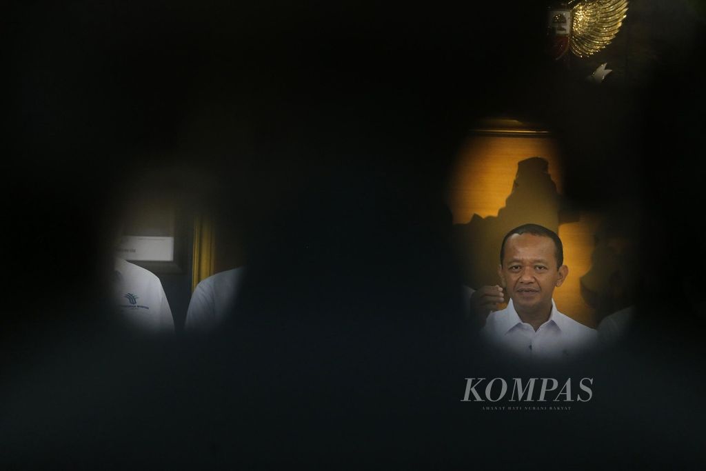 Menteri Investasi/Kepala BKPM Bahlil Lahadalia memberi keterangan kepada wartawan terkait perkembangan investasi tahun 2022 di Jakarta, Senin (26/9/2022). Bahlil Lahadalia mengatakan, investasi Indonesia tahun ini menargetkan sebesar Rp 1.200 triliun