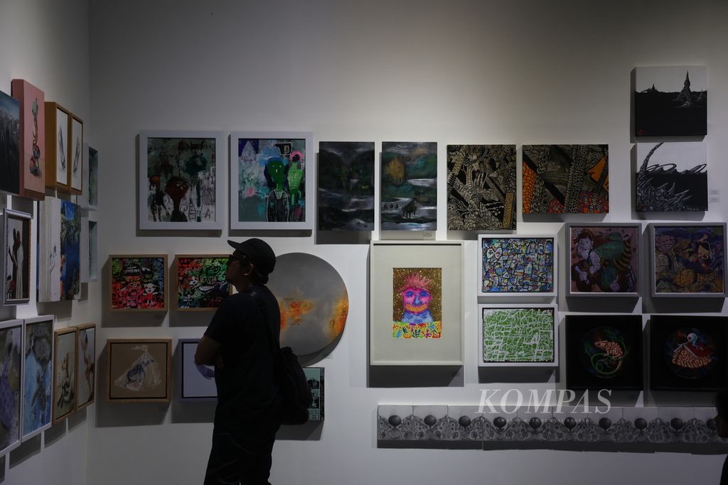 Several works sold for fundraising were showcased in the Artjog 2023 exhibition at the Jogja National Museum in Yogyakarta on Tuesday (4/7/2023). This exhibition carries the theme "Motif: Proposal" involving 73 artists consisting of 51 adult artists and 22 child artists. This annual exhibition lasts until August 27, 2023.