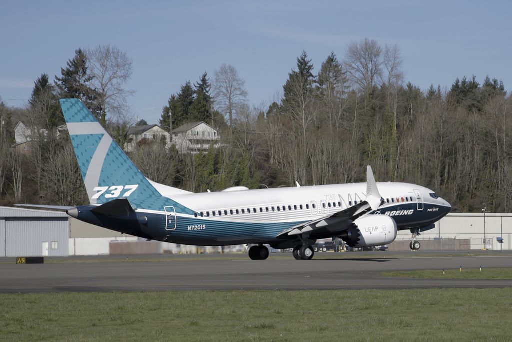 Pesawat Boeing 737 MAX 7 lepas landas pada penerbangan pertamanya pada 16 Maret 2018, di Renton, Washington, AS. 