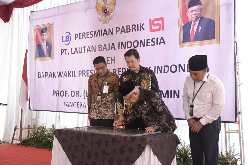 Wakil Presiden .Ma'ruf Amin saat meresmikan Pabrik PT Lautan Baja di Desa Telagasari, Kecamatan Balaraja, Kabupaten Tangerang, Banten, pada Jumat (29/9/2023).