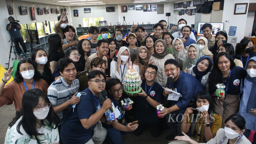 Kemeriahan puncak acara HUT ke-16 Kompas Muda yang berlangsung di Kompas Institute, Jakarta, Sabtu (4/2/2023). 