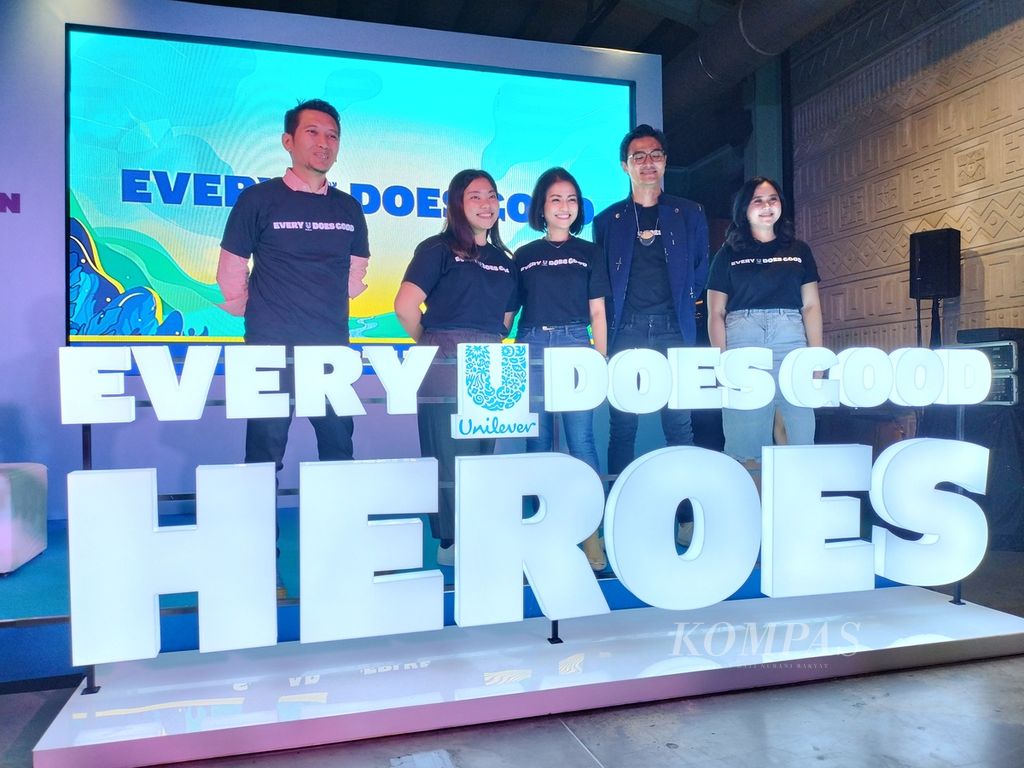 Anak-anak muda Indonesia didukung unutk terus berbuat kebaikan lewat program Every U Does Good Heroes yang digelar PT Unilever Indonesia Tbk. Ada 10 anak muda yang terpilih untuk dimentori dan didampingi mewujudkan ide-ide kebaikan dalam lingkungan, kesehatan, toleransi, dan kesetaraan sejak tahun 2021.