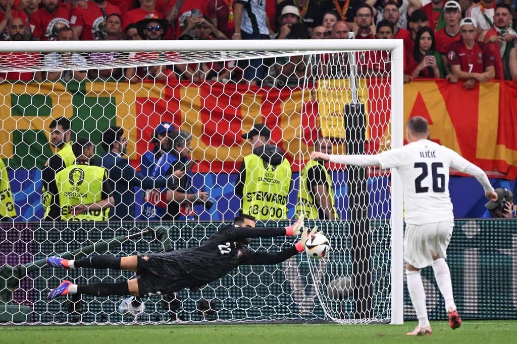 Diogo Costa, European Cup penalty shootout tackler - Kompas.id