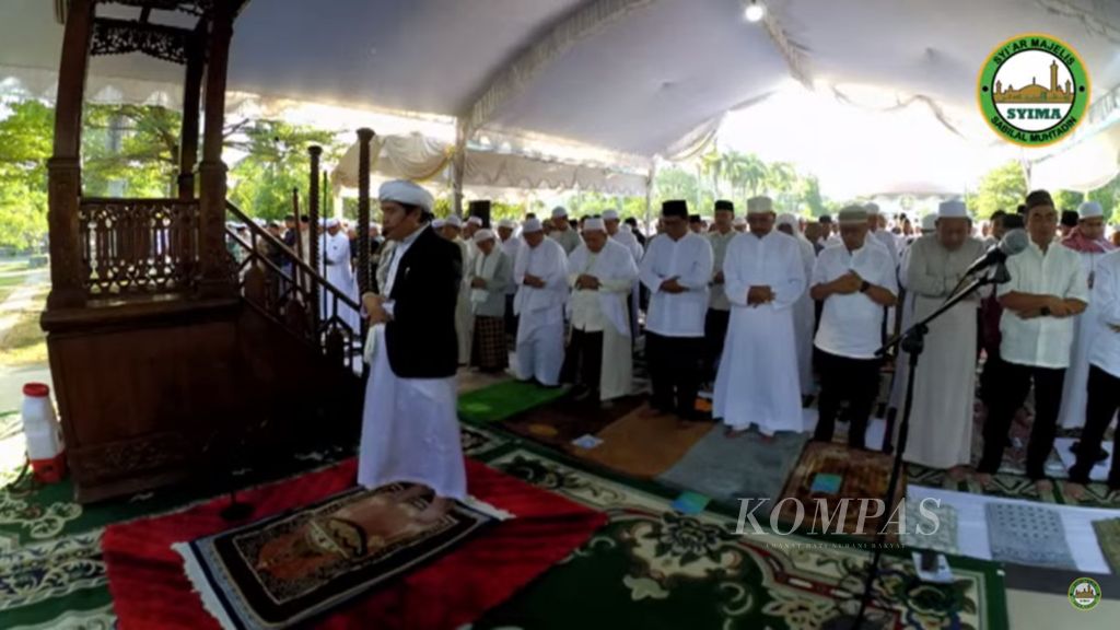 Tangkapan layar video pelaksanaan shalat Idul Adha 1444 Hijriah di Masjid Raya Sabilal Muhtadin Banjarmasin, Kalimantan Selatan, Kamis (29/6/2023).