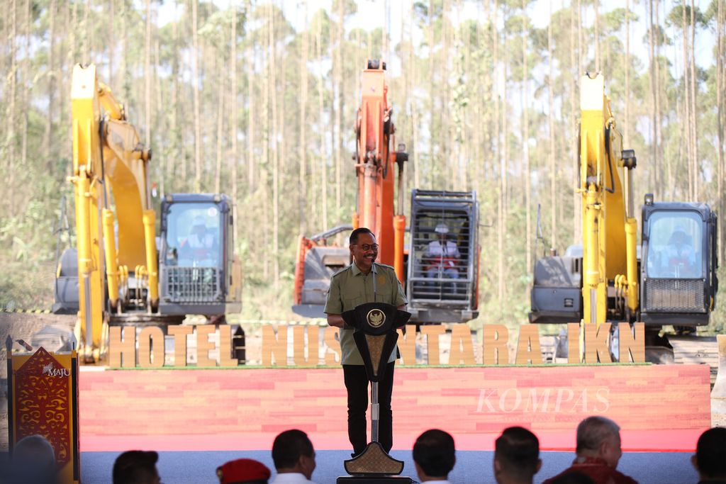 Kepala Otorita IKN Bambang Susantono menyampaikan sambutan saat <i>groundbreaking</i> atau peresmian pembangunan Hotel Nusantara IKN di Penajam Paser Utara, Kaltim, Kamis (21/9/2023). Hotel ini dibangun pengusaha besar atau taipan Indonesia yang tergabung dalam Konsorsium Pengusaha Indonesia. Hotel bintang lima ini menjadi hotel pertama yang dibangun di kawasan IKN.