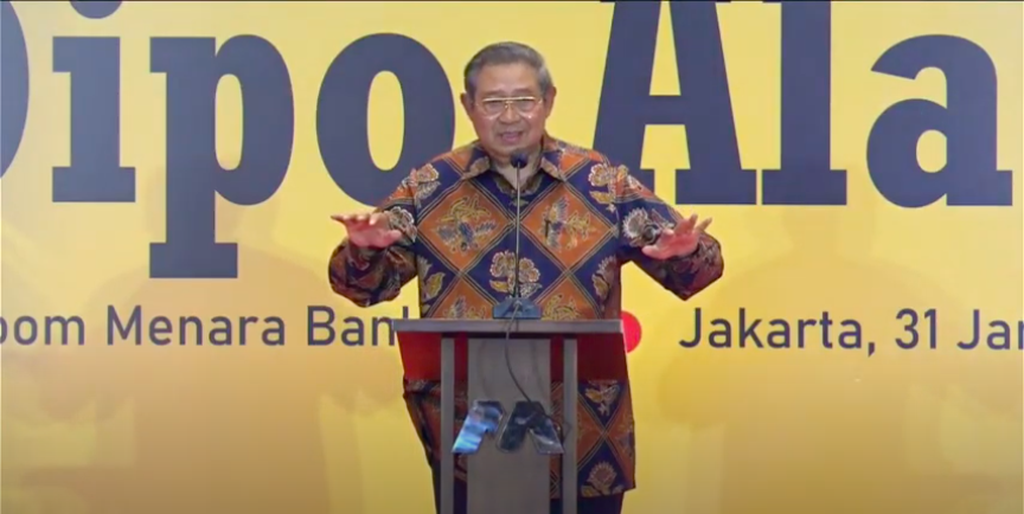 Presiden  ke-6 RI Susilo Bambang Yudhoyono dalam peluncuran buku berjudul <i>Dipo Alam dalam Pusaran Adab Dipimpin dan Memimpin: Biografi Seorang Aktivis</i>.