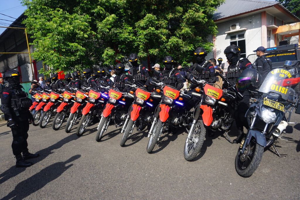 Jajaran Kepolisian Resor Kota Banyumas menggelar Apel Gelar Pasukan Operasi Ketupat Candi 2023 di GOR Satria Purwokerto, Banyumas, Jawa Tengah, Senin (17/4/2023).