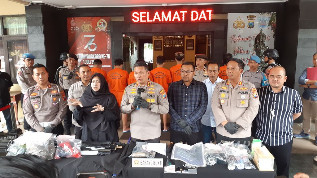 Kepala Polresta Malang Kota Komisaris Besar Budi Hermanto mengumumkan nama tujuh tersangka kasus perusakan kantor Arema FC, Selasa (31/1/2023). 