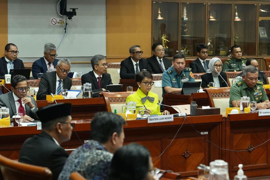 Menteri Luar Negeri RI Retno Marsudi dalam rapat kerja pada Kamis (12/9/2024) di kantor DPR RI.