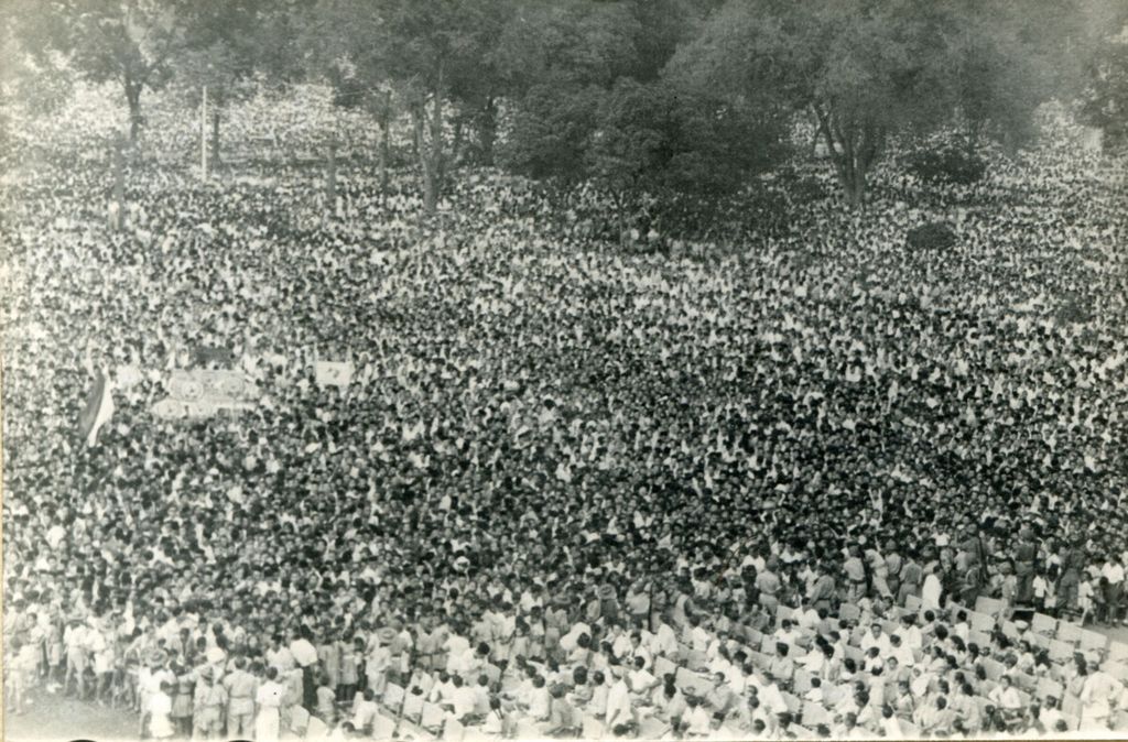 Upacara peringatan lima tahun Proklamasi Kemerdekaan RI bertempat di halaman Istana Merdeka, 17 Agustus 1950.