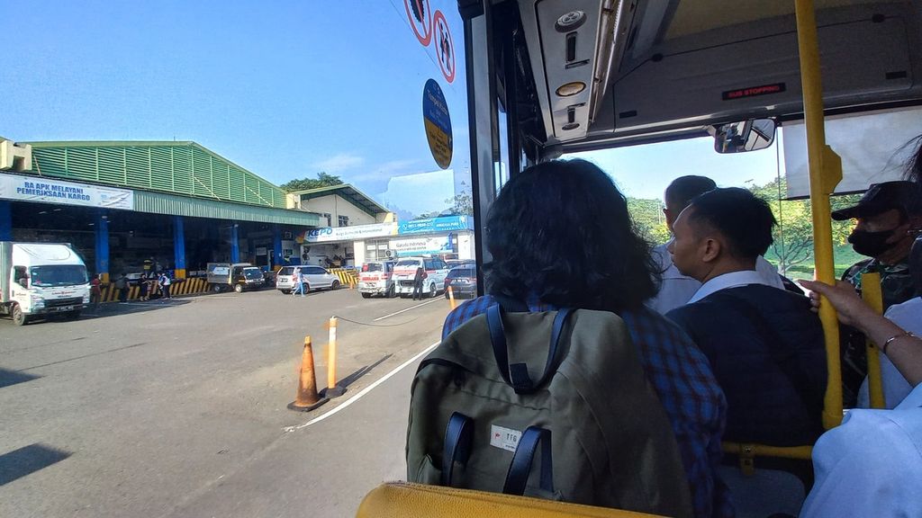Penjabat Gubernur DKI Jakarta Heru Budi Hartono meluncurkan layanan baru Transjakarta dari Terminal Kalideres ke Bandara Soekarno-Hatta, Kamis (5/7/2023). 