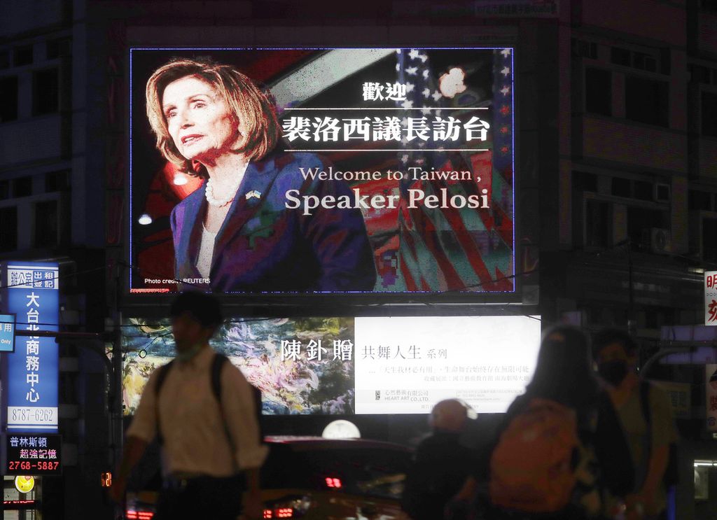 Papan iklan yang mengucapkan selamat datang kepada Ketua DPR AS Nancy Pelosi di Taipei, Taiwan pada tanggal 2 Agustus 2022.   