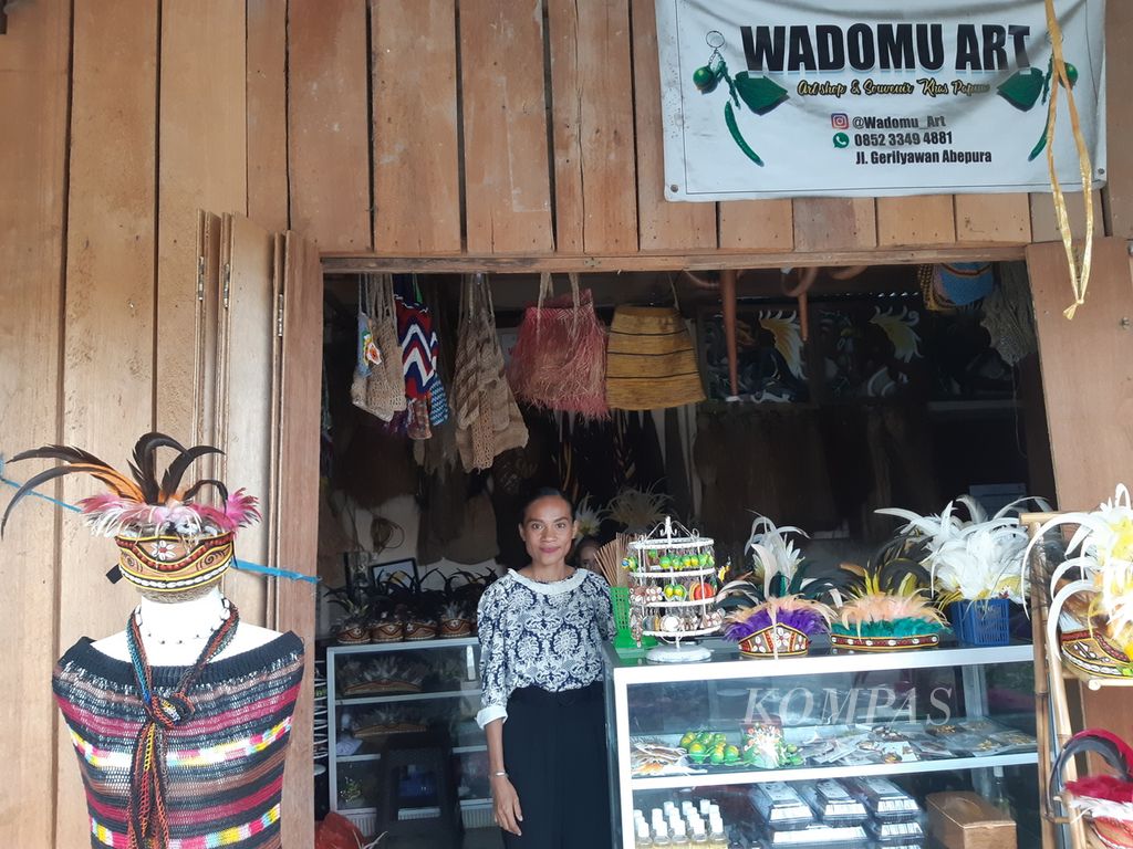 Wadomu Art, salah satu galeri kerajinan tangan di Distrik Abepura, Kota Jayapura, Papua, pada 26 Agustus 2023.