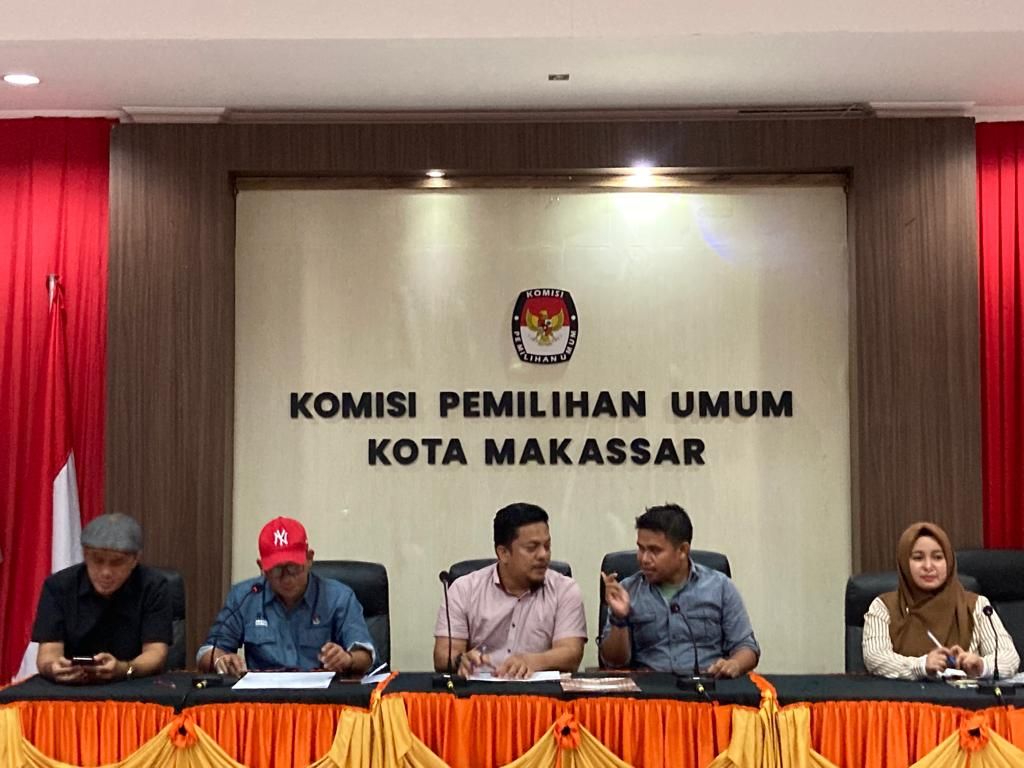 Komisioner KPU Makassar melakukan sosialisasi pemilu dan pemilih di Makassar, Sulawesi Selatan, Rabu (3/8/2022).