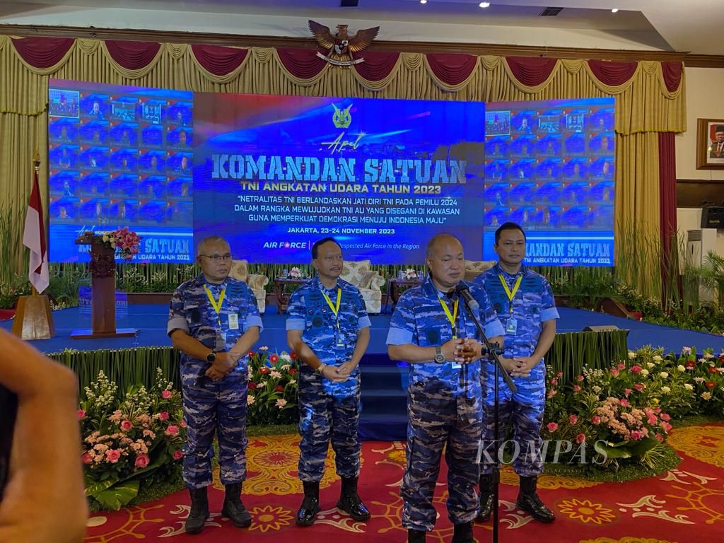 Wakil Kepala Staf TNI Angkatan Udara Marsekal Madya Agustinus Gustaf Brugman, Kamis (23/11/2023), dalam konferensi pers di sela-sela Apel Komandan Satuan TNI AU 2023.