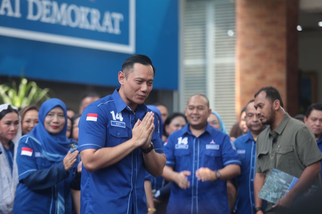 Ketua Umum Partai Demokrat Agus Harimurti Yudhoyono memberikan keterangan pers usai memimpin rapat yang dihadiri semua pengurus Dewan Pimpinan Pusat Partai Demokrat di Jakarta, Senin (4/9/2023).