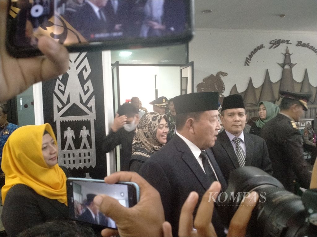 Gubernur Lampung Arinal Djunaidi saat sesi wawancara dengan media di Bandar Lampung, Senin (22/5/2023).