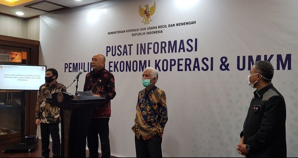 Menteri Kemenkop dan UKM, Teten Masduki dalam acara Peluncuran Pusat Informasi Pelaksanaan Pemulihan Ekonomi Nasional UMKM di Kantor Kemenkop dan UKM, Jakarta Selatan, Kamis (2/7/2020).