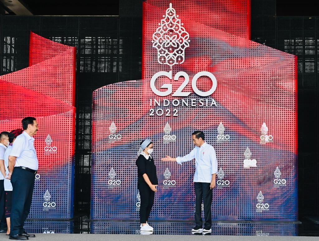 Presiden Joko Widodo meninjau sejumlah tempat yang akan dijadikan lokasi penyelenggaraan Konferensi Tingkat Tinggi G20 di Bali, Selasa (8/11/2022).