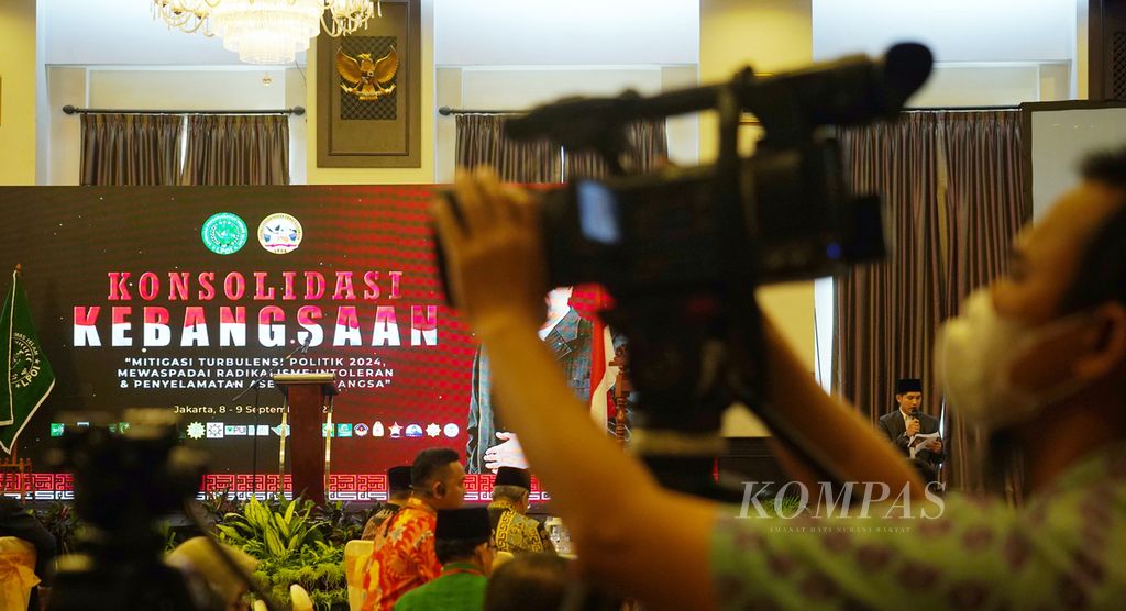 Suasana ruangan menjelang dimulainya acara Konsolidasi Kebangsaan yang digelar Lembaga Persahabatan Ormas Islam dan Lembaga Persahabatan Ormas Keagamaan menjelang Pemilu 2024 di Hotel Royal Kuningan, Jakarta, Jumat (8/9/2023).