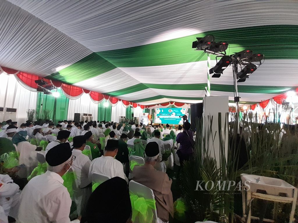 Suasana puncak Hari Lahir Partai Persatuan Pembangunan di Ponpes Al Hikam, Malang, Jawa Timur, Minggu (27/3/2022).