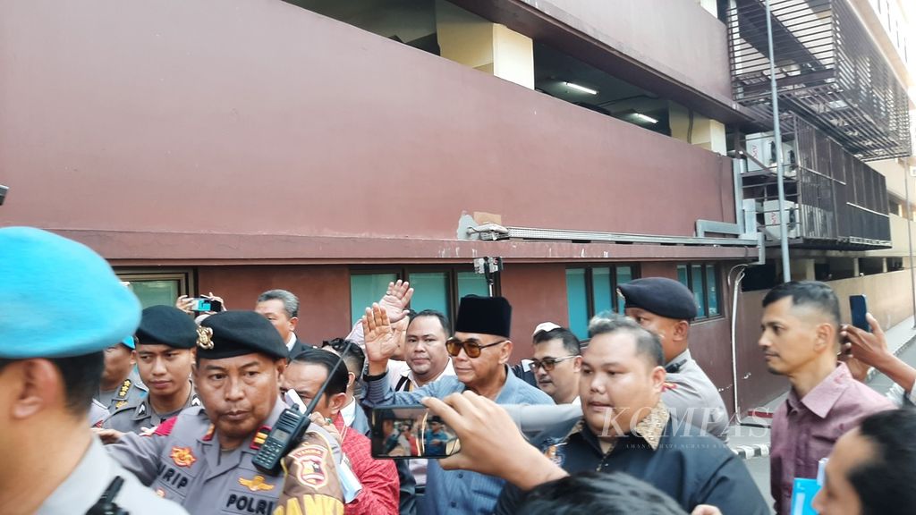 Pemimpin Pondok Pesantren Al-Zaytun Panji Gumilang tiba di Gedung Bareskrim Polri, Jakarta, Selasa (1/8/2023) sekitar pukul 13.20. 