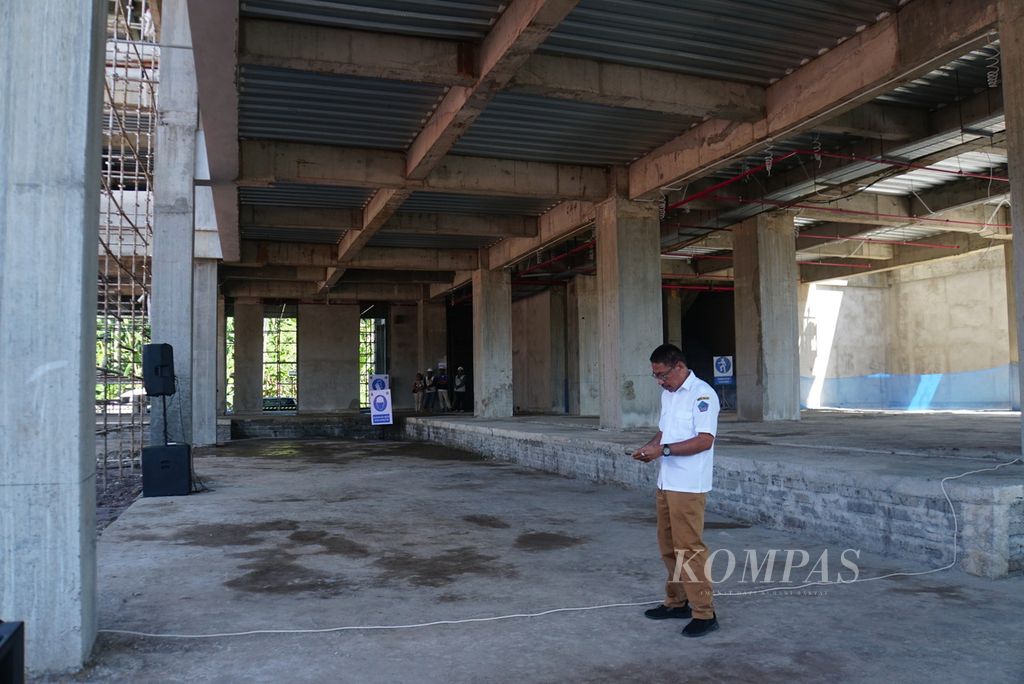 Kondisi terkini gedung Laboratorium Terpadu Politeknik Pariwisata Manado di Desa Kalasey Dua, Minahasa, Sulawesi Utara, Selasa (8/8/2023). Politeknik tersebut akan menampung setidaknya 600 mahasiswa pada tahap pertama.