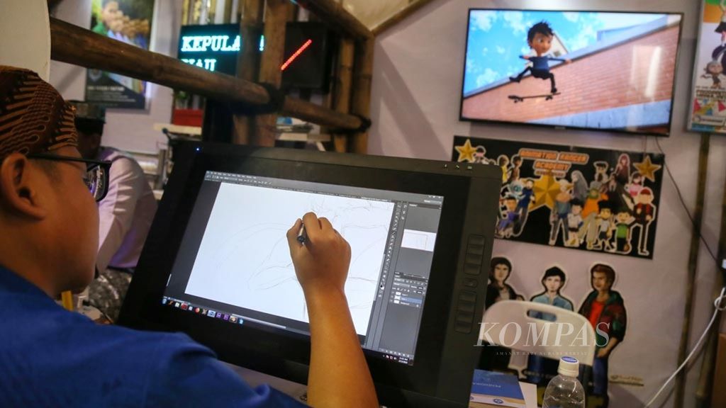 Siswa SMK 1 Ciomas, Bogor, Fachri Muzaki, membuat karakter untuk film animasi dalam sebuah pameran di Pusdiklat Kemendikbud, Depok, Jawa Barat, Februari 2019.