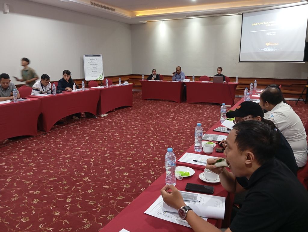 The atmosphere of the presentation of the Political Survey and Community Aspiration Network for the City of Surabaya by the WE Institute in Surabaya, East Java, Monday (6/5/2024).
